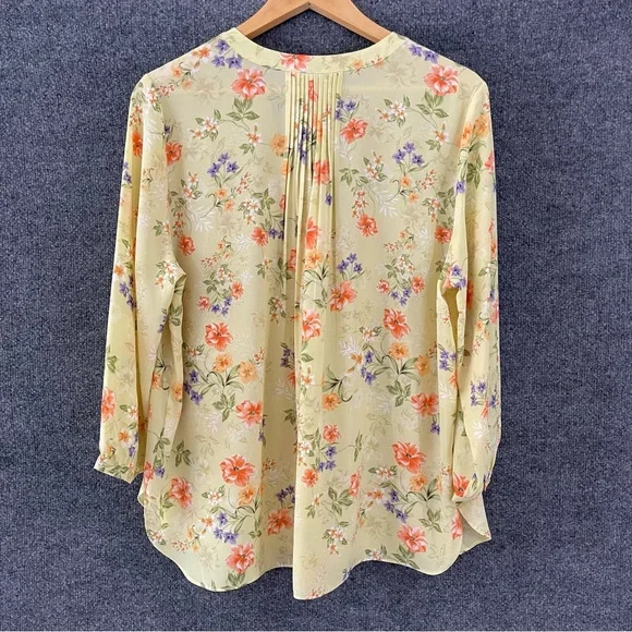 NYDJ Womens Floral Pintuck Blouse Size Large Yellow 3/4 Sleeve V Neck Pullover - Picture 3 of 9